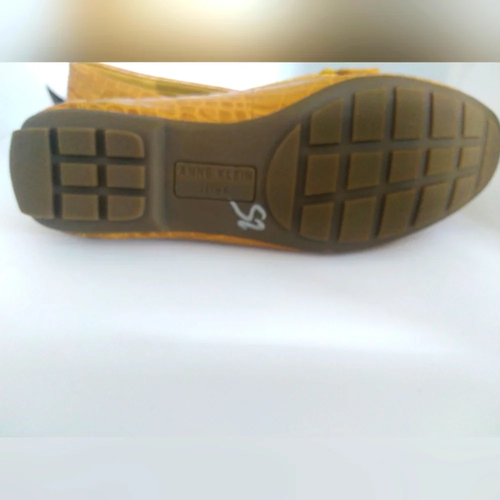 Mustard colored Anne Klein flats - Picture 4 of 4